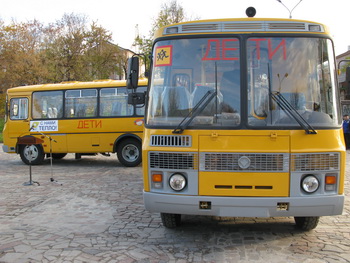 Две школы Рязанской области получили в подарок новые автобусы
