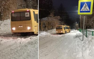 В посёлке Строитель Рязани застрял школьный автобус