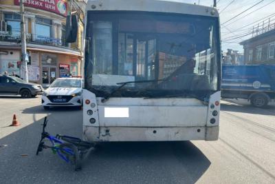 Появилось фото с места ДТП в Рязани, где троллейбус сбил велосипедиста