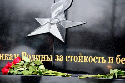Рязанский губернатор возложил цветы на Аллее героев Ряжской земли
