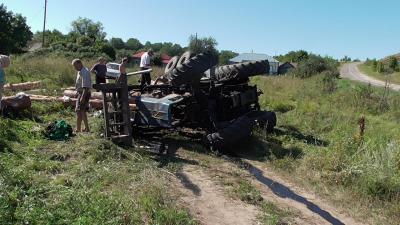 В Шацком районе при опрокидывании трактора погиб его водитель