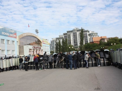 Рязанские полицейские тренировали действия при массовых беспорядках