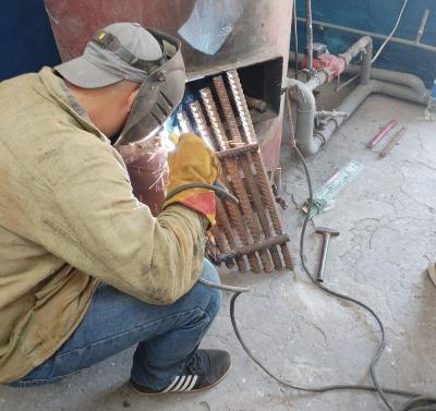 Сотрудники РМПТС чинят отопление в школе в Херсонской области