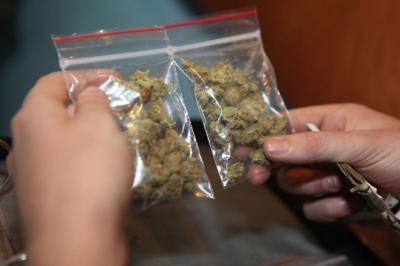 Стражи порядка отобрали у рязанцев более шести килограммов марихуаны