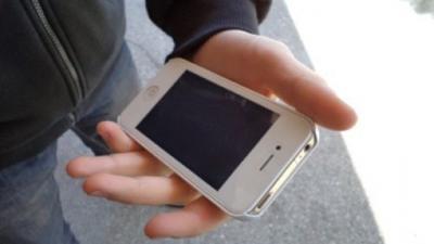 У жителя Новомичуринска грабитель отобрал сразу два мобильника