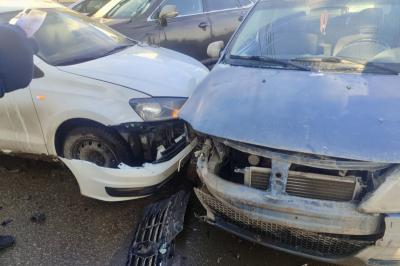 В массовом ДТП в центре Рязани пострадал водитель Renault Logan