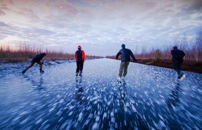 Рязанцы пересекли почти полсотни километров мелиоративных каналов Мещёры на коньках