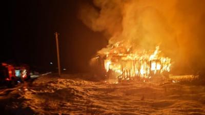 Пожар 1 января уничтожил дом молодой рязанской семьи