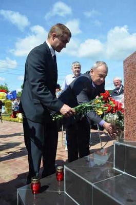 В Рыбном открыли памятник воинам, погибшим в локальных конфликтах