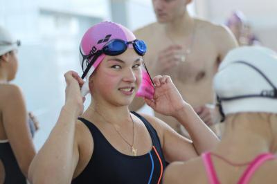В бассейне «Аквамед» проходит открытый чемпионат по плаванию