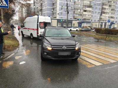 На улице Есенина иномарка сбила женщину на пешеходном переходе