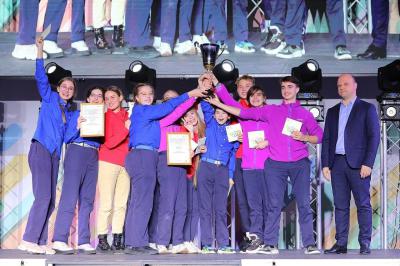 Елена Сорокина поздравила команду школы №75 с победой на олимпиаде «Арт-Успех»