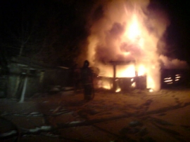 Огонь уничтожил дом в Сапожковском районе