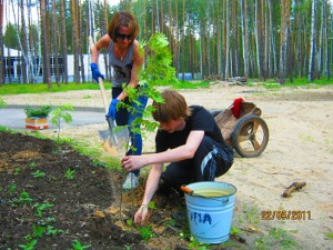 Выпускники рязанского вуза посадили дерево мужской и женской дружбы