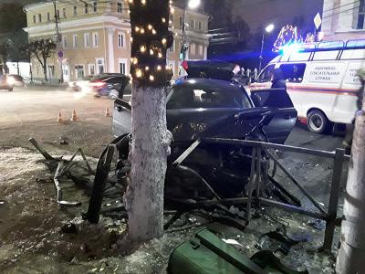 В центре Рязани столкнулись ВАЗ и Volvo, пострадали четыре человека