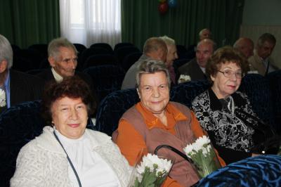 В «Рязаньэнерго» поздравили ветеранов предприятия с Днём пожилого человека