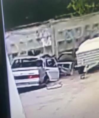 В Рязани на платной стоянке неизвестные разбили автомобиль