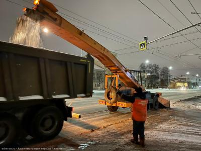 Ночью улицы Рязани продолжали очищать от снега