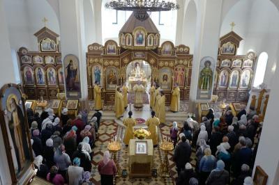 Владыка Марк возглавил литургию в Иоанно-Кронштадтском храме Рязани