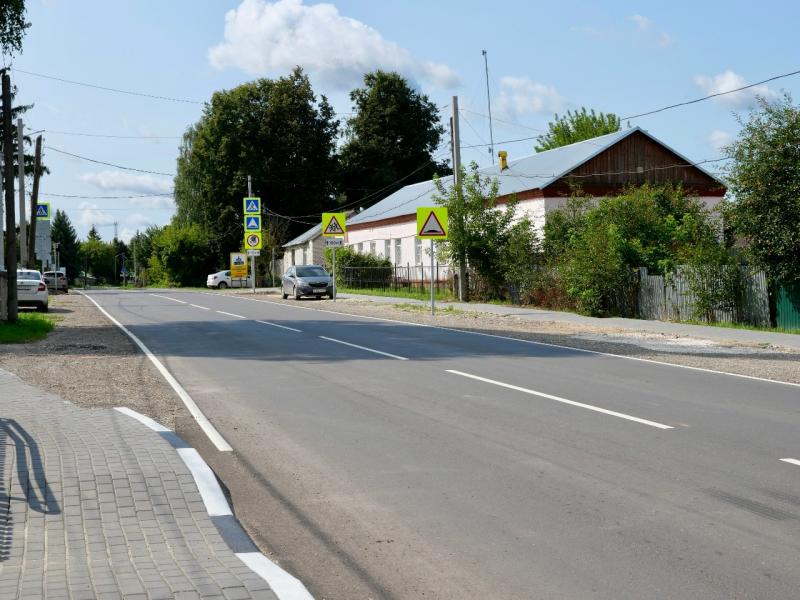 АО «Рязаньавтодор» продолжает ремонтировать улицу Толстого в Старожилово