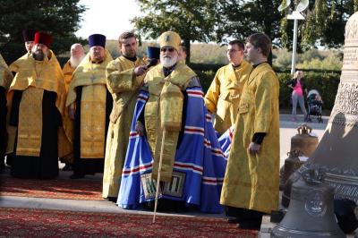 Рязанский митрополит освятил колокола для звонницы Кремля