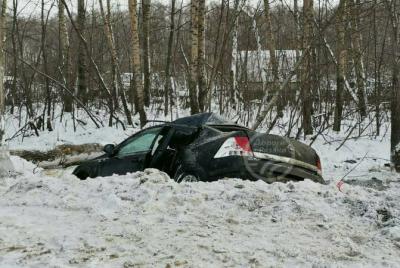 На Ряжском шоссе в Рязани Opel Astra врезался в столб и улетел в кювет