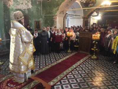 Митрополит Марк провёл литургию в храме села Столпцы Старожиловского района