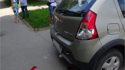 На улице Дзержинского юный велосипедист врезался в иномарку