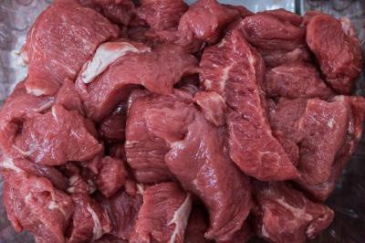 В сети рязанских магазинов мясную продукцию хранили с нарушениями
