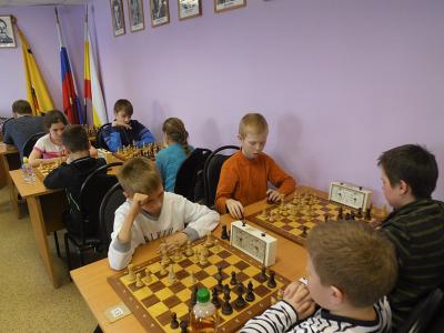 В рязанских городах и сёлах школьники играют в шахматы и русские шашки
