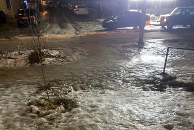 Рязанцы не перестают жаловаться на покрывшиеся льдом улицы города