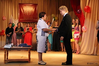 Выпускникам Рязанского колледжа культуры торжественно вручили дипломы