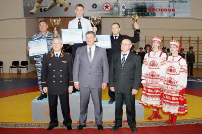 Рязанские полицейские завоевали награды чемпионата МВД России по боевому самбо в Костроме