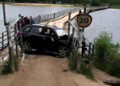 Пьяный житель Новомичуринска протаранил опору понтонного моста
