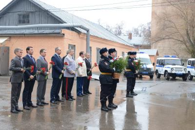 Рязанцы возложили цветы к памятнику полицейским, погибшим на службе