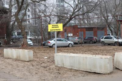 Участок ликвидированной стихийной парковки в центре Рязани обнесут оградой