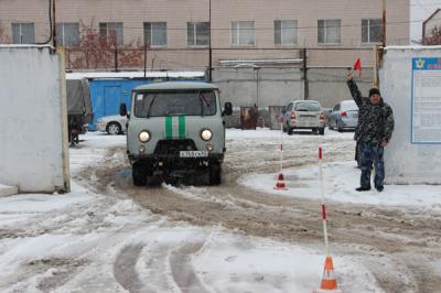 Водители УФСИН Рязани посостязались в вождении автомобиля