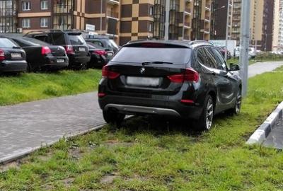 Рязоблдума приняла в первом чтении закон о штрафах за парковку на газонах