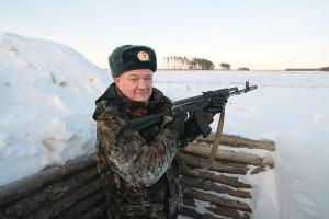 Олег Ковалёв произвёл выстрел из ручного гранатомёта