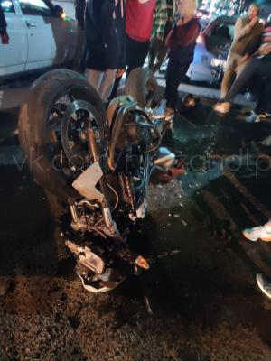 На Московском шоссе байкер врезался в автомашину