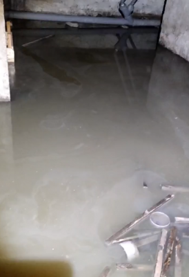 Жители многоэтажки в Дядьково пожаловались на затопленный подвал