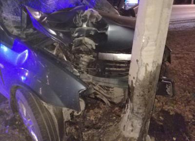 В Рязани пьяный водитель Renault Logan врезался в столб