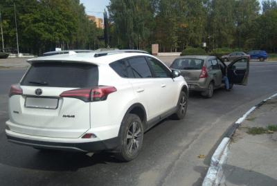 В Приокском пострадал водитель Renault, в который врезалась Toyota