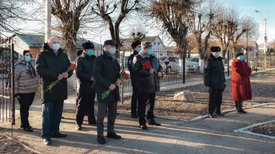 Аркадий Фомин поучаствовал в возложении цветов к памятнику первому начальнику шиловской милиции