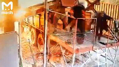 Опубликовано видео взрыва из цеха на заводе в Рязанской области