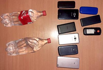 В рязанскую КП-4 пытались перебросить мобильники и спиртосодержащую жидкость