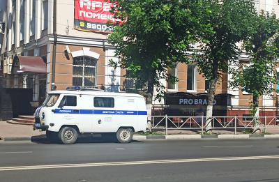 В центре Рязани работали полицейские и кинологи