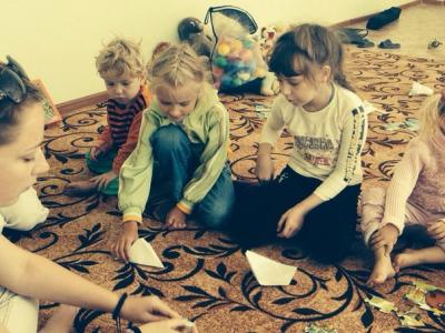 Молодогвардейцы Рязани собрали оригами с детьми украинских беженцев