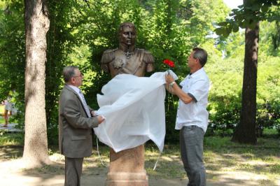 На Аллее путешественников в Рязани открыли памятник Василию Головнину