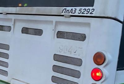 В Рязани водитель автобуса не выпускал пассажиров из-за неоплаченного проезда
